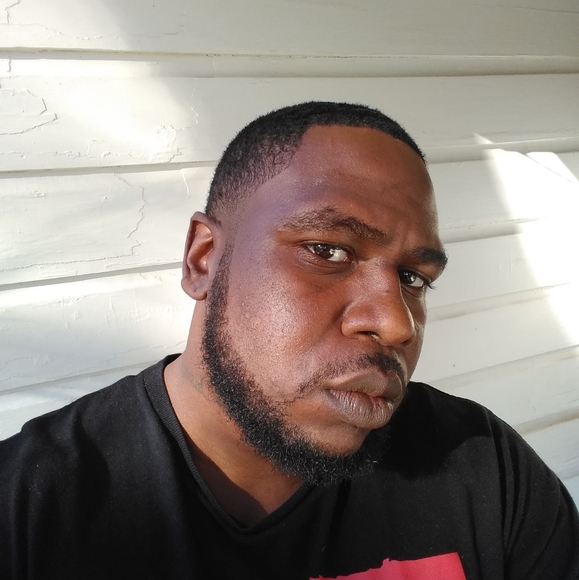 Profile Picture of Dewayne Seastrunk (@d_seastrunk) on Poshmark