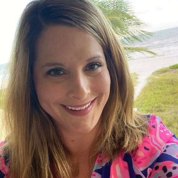 Profile Picture of Amy Lenker allvord (@amyorangevw) on Poshmark