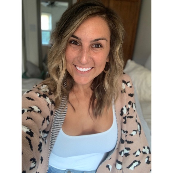 Profile Picture of Alexa Demski (@ademski05) on Poshmark