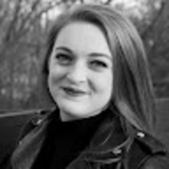 Profile Picture of Phoebe Parker (@phoebz2295) on Poshmark