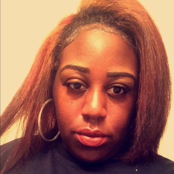 Profile Picture of Leasanea Ivery (@leasanea00) on Poshmark