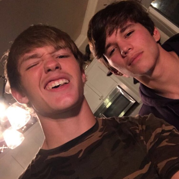Profile Picture of Colton Scott (@coltjsco) on Poshmark