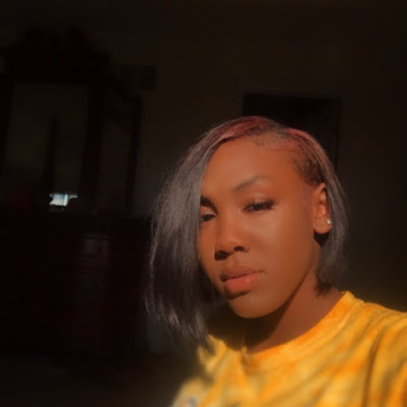 Profile Picture of Shelly Ann (@sasullivan2271) on Poshmark