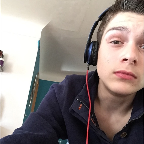 Profile Picture of Andrew Booker (@andrewbooker1) on Poshmark
