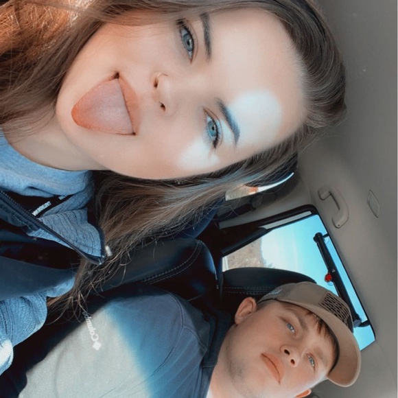 Profile Picture of Cheyenne Yates (@cheyennehope31) on Poshmark