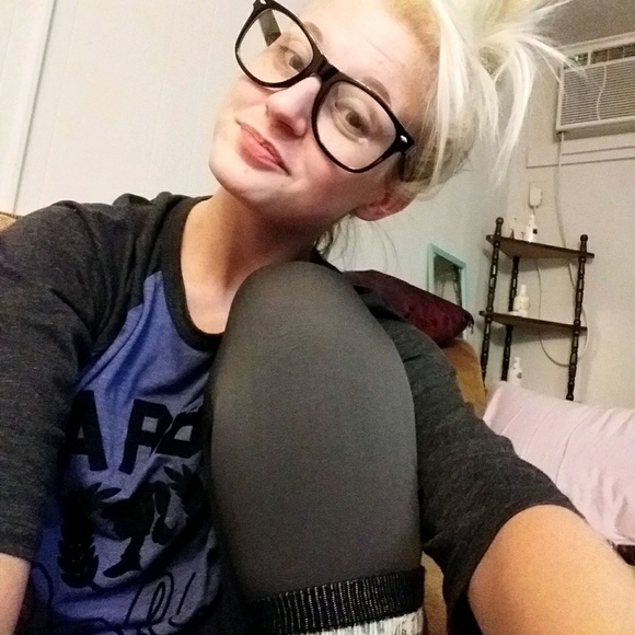 Profile Picture of Haley Barger (@laraeb20) on Poshmark