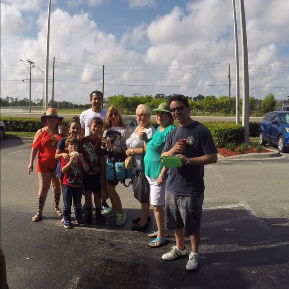 Profile Picture of Amy Padron (@amyomg205) on Poshmark