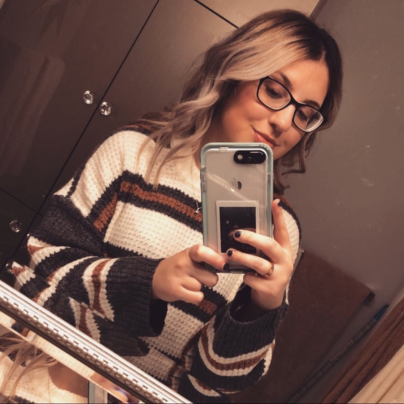 Profile Picture of Cassandra Maione (@cassmaionee) on Poshmark