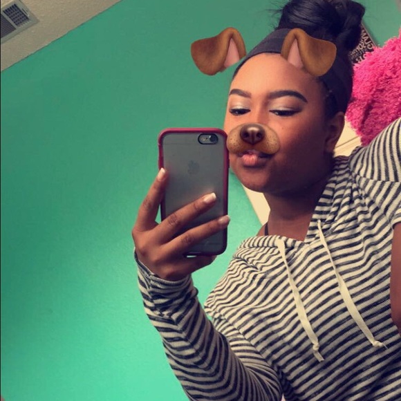 Profile Picture of Laurielle Martin (@laurielle627) on Poshmark