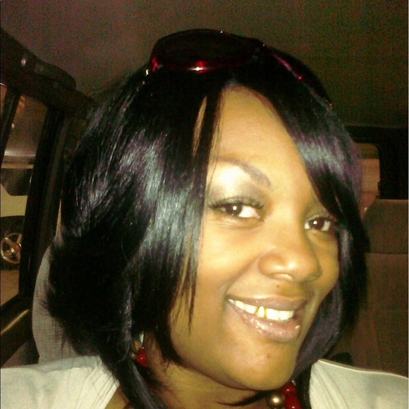 Profile Picture of Tamara Long (@scizzorhappy73) on Poshmark