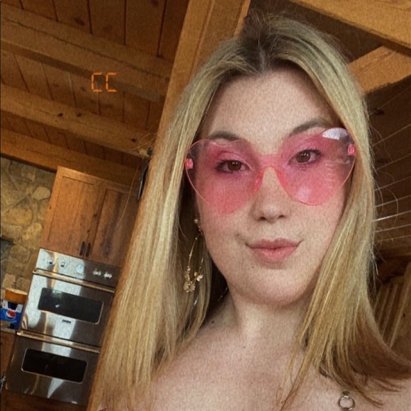 Profile Picture of Cecilia Surovec (@ceciliasurovec) on Poshmark