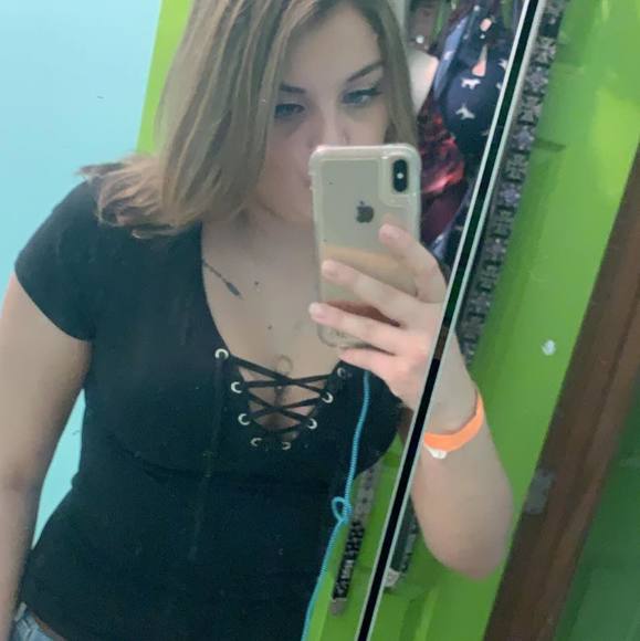 Profile Picture of Tiffany Rosczewski (@rosczewski97) on Poshmark