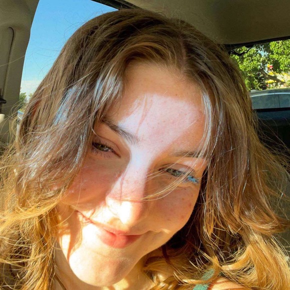 Profile Picture of Aubry Delay (@aubryjdd) on Poshmark