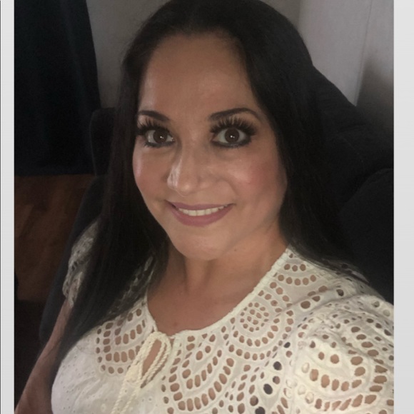Profile Picture of Lola Duran (@loladuran123) on Poshmark