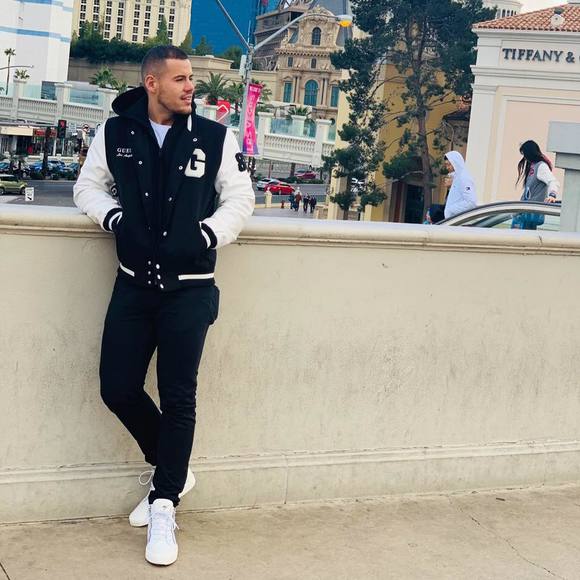 Profile Picture of Esar Dini (@esardini) on Poshmark