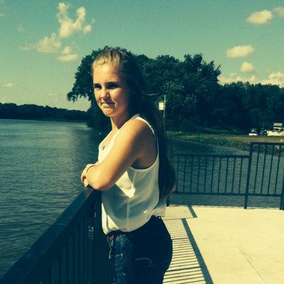 Profile Picture of Chloe Rush (@chloerush14) on Twitter