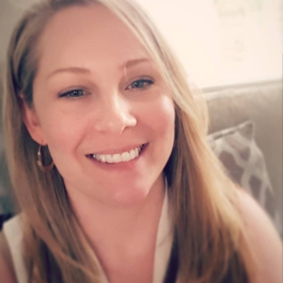 Profile Picture of Misty Tyler (@mistylovelady) on Poshmark