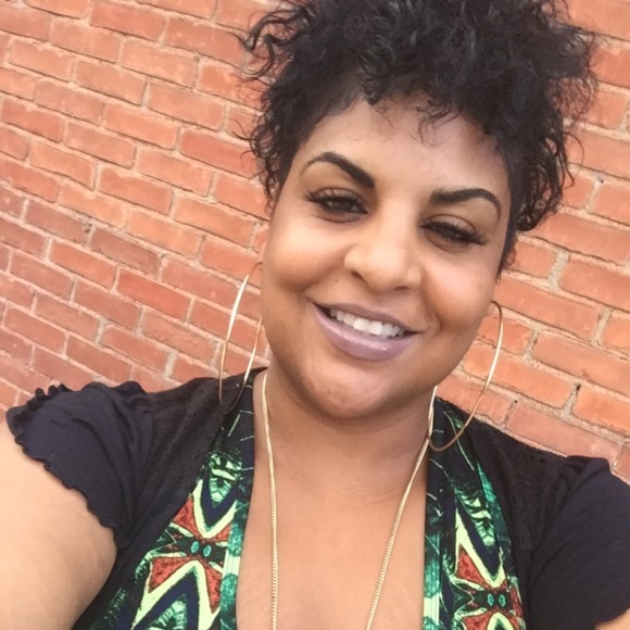 Profile Picture of Timme Cunningham (@cutestuffnvegas) on Poshmark