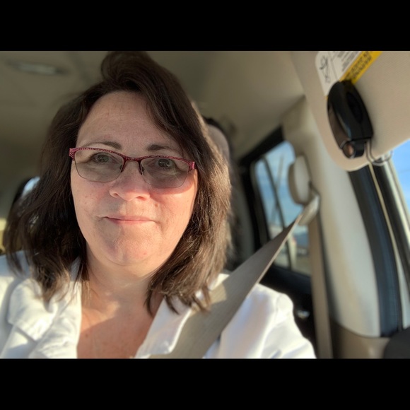 Profile Picture of Dana Hurtubise (@danahurtubise) on Poshmark