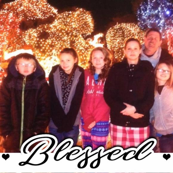 Sandra Flader - Poshmark Profile Picture of Sandra Flader (@sandrajksfo) on Poshmark