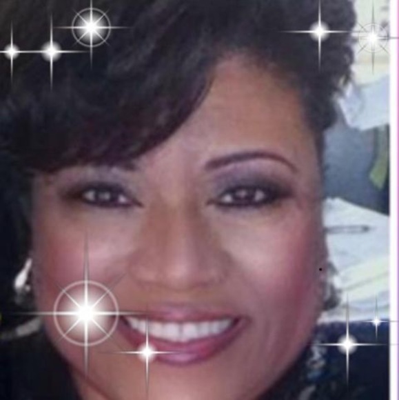 Profile Picture of Londa Perry (@londanewyork) on Poshmark