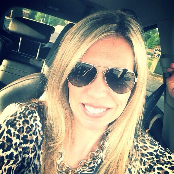 Profile Picture of Michele Leineweber (@michll3097162) on Poshmark