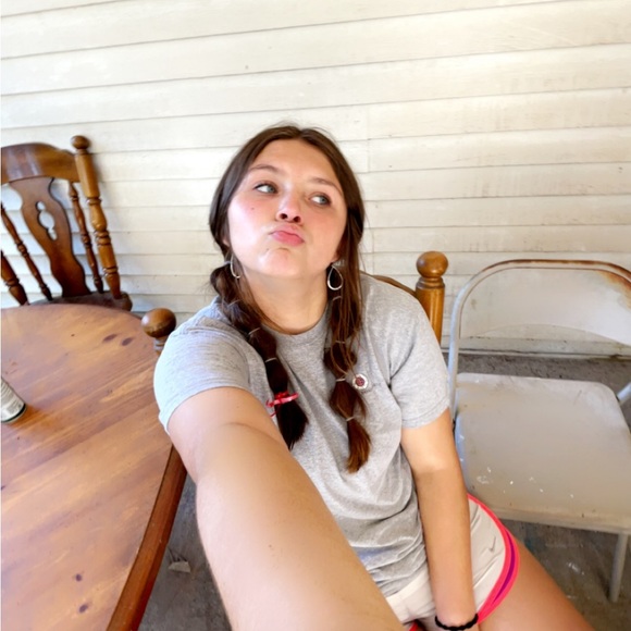 Profile Picture of Rylee Remus (@rylee_remus) on Poshmark