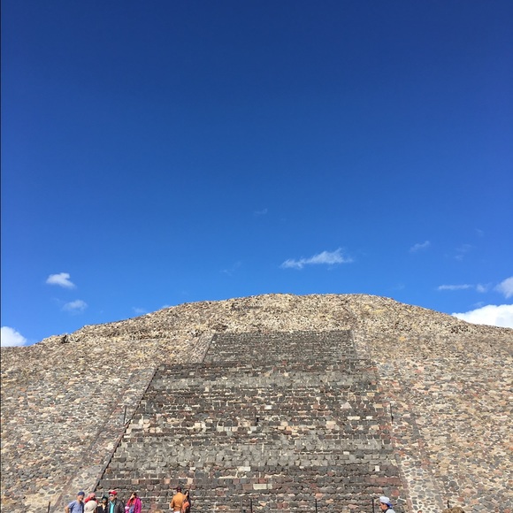 Profile Picture of Yan Zheng (@yanz2013) on Poshmark