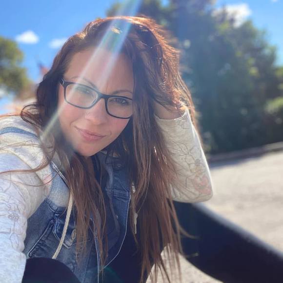 Carly Longfritz - Poshmark Profile Picture of Carly Longfritz (@fritzie13) on Poshmark