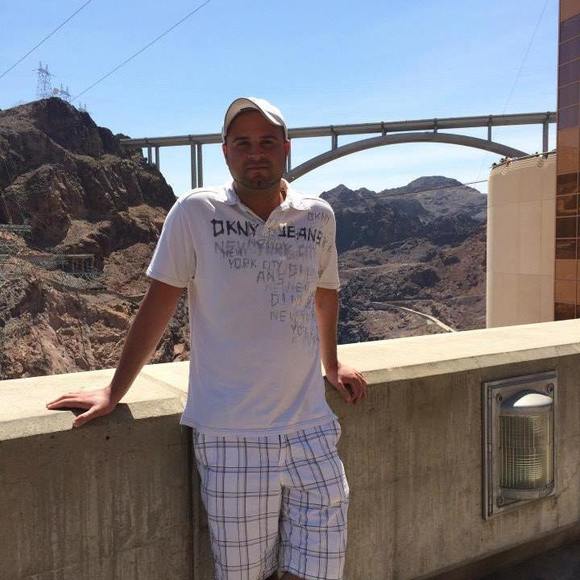 Profile Picture of Eric Regev (@ericr43) on Poshmark