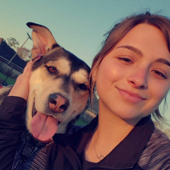 Profile Picture of Marissa Schiavoni (@mschiavoni) on Poshmark