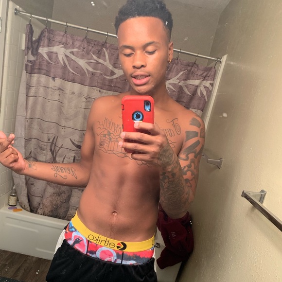 Profile Picture of Kendric Thomas (@kendrict) on Poshmark