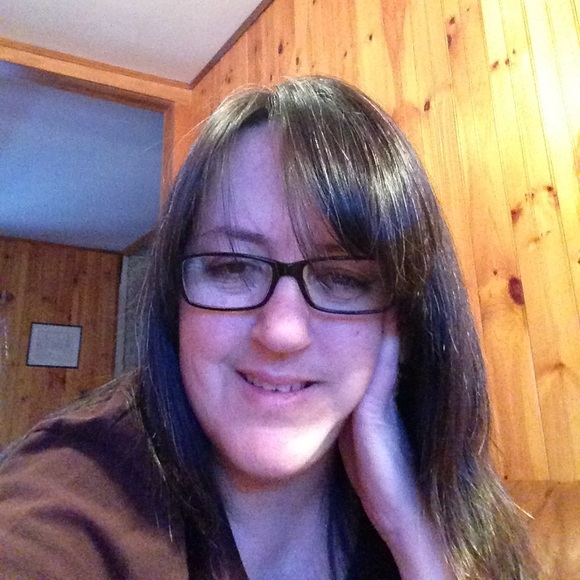 Profile Picture of Bernadette Conroy (@bunnic321) on Poshmark