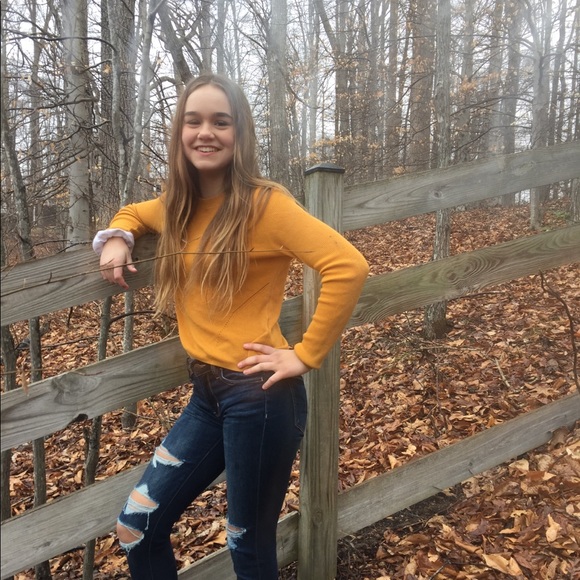 Profile Picture of Victoria Hiney (@vhiney) on Poshmark