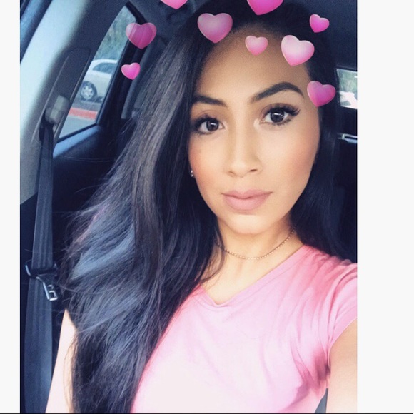 Profile Picture of Christina Hensley (@stinahensley) on Poshmark