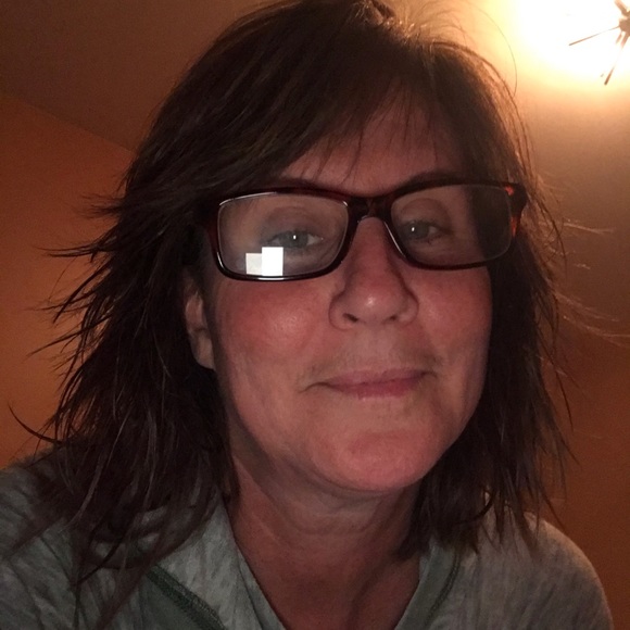 Bonnie Huott - Poshmark Profile Picture of Bonnie Huott (@bhuott) on Poshmark