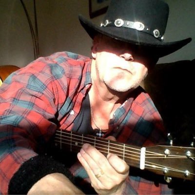 Profile Picture of Steve Keirstead (@StevePuckpusher) on Twitter