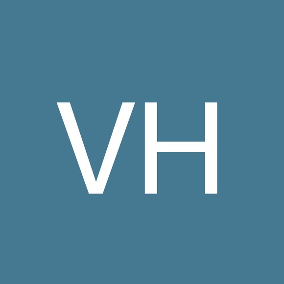 Profile Picture of Vicki Hyland (@99chook) on Poshmark