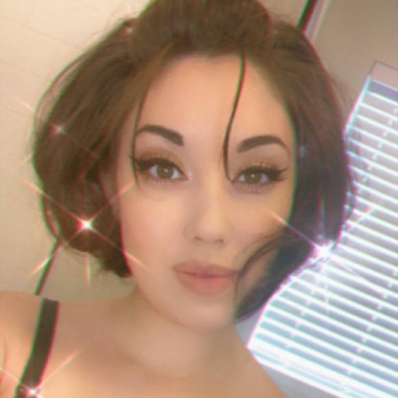 Profile Picture of Lauren Moncier (@laurenlanim) on Poshmark