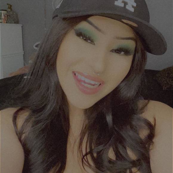 Profile Picture of Josephine Swartz (@babygirlll05) on Poshmark
