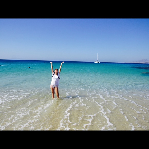 Profile Picture of Sophia Hetelekides (@sophhetelek) on Poshmark