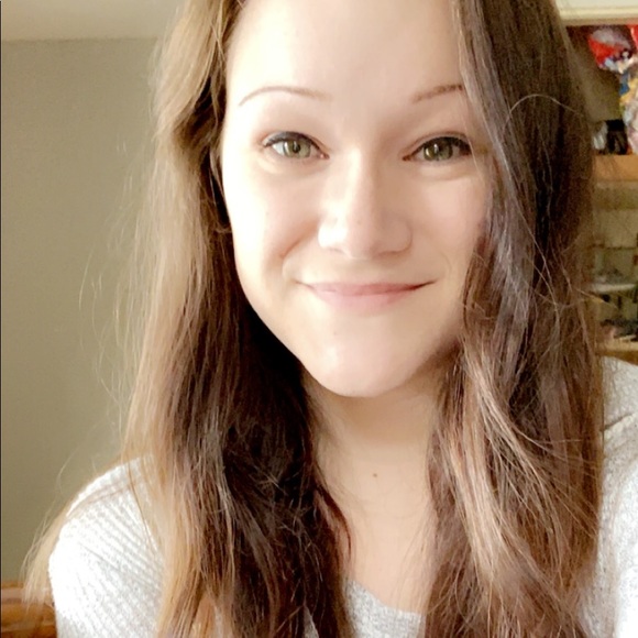 Profile Picture of Kaylee Mehmen (@kayleemehmen) on Poshmark