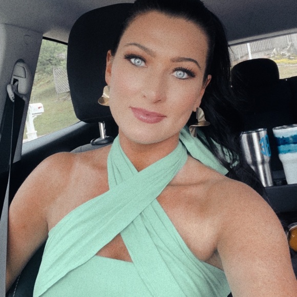 Profile Picture of Loren Bailey (@lorenbs) on Poshmark