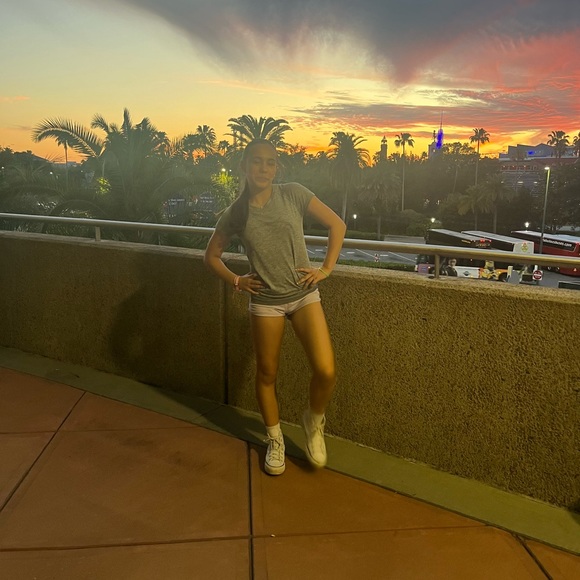 Gabriella Andrade - Poshmark Profile Picture of Gabriella Andrade (@gabbsssa) on Poshmark