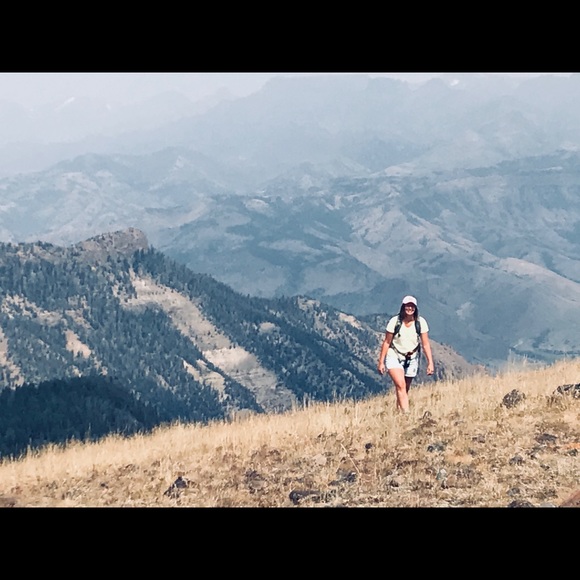 Profile Picture of Emma Heydenberk (@emmaheydenberk) on Poshmark