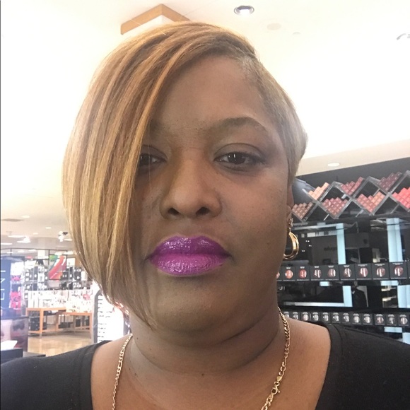 Profile Picture of Shea Rossignol (@sheatommym02) on Poshmark
