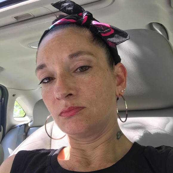 Profile Picture of Tonia Brobst (@toniabrobst) on Poshmark