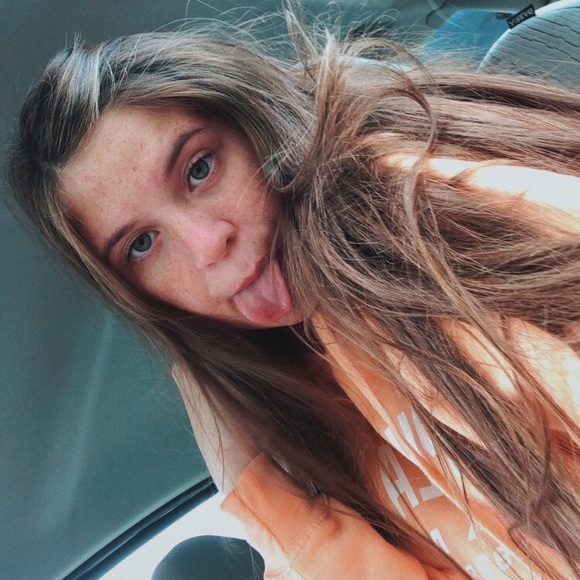 Profile Picture of Alissa Pitcher (@alissapitcher4) on Poshmark