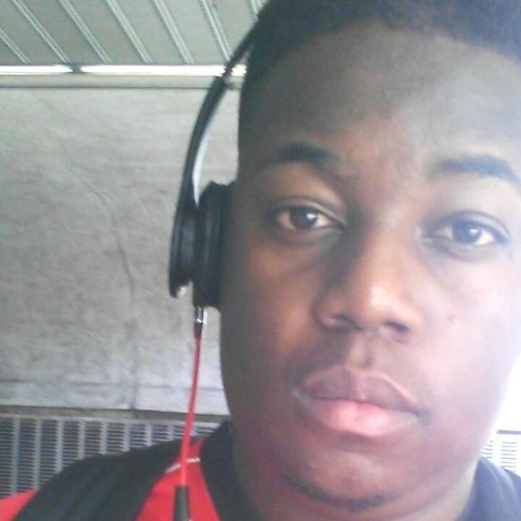 Profile Picture of Tatenda Mudeke (@tmudeke) on Poshmark