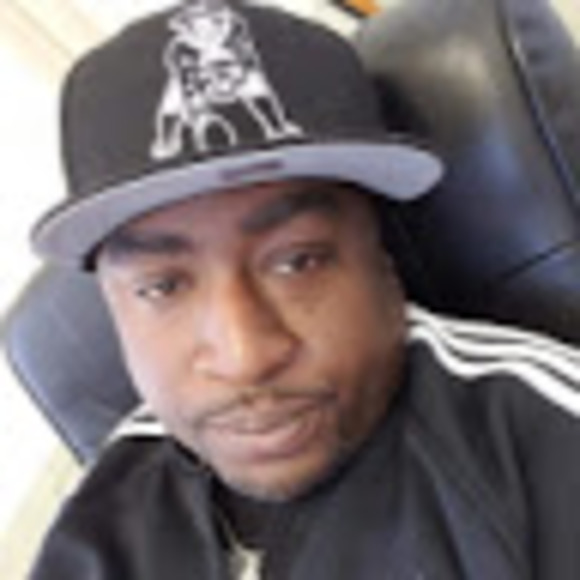 Profile Picture of Darrell Kiser (@darrellkiser) on Poshmark